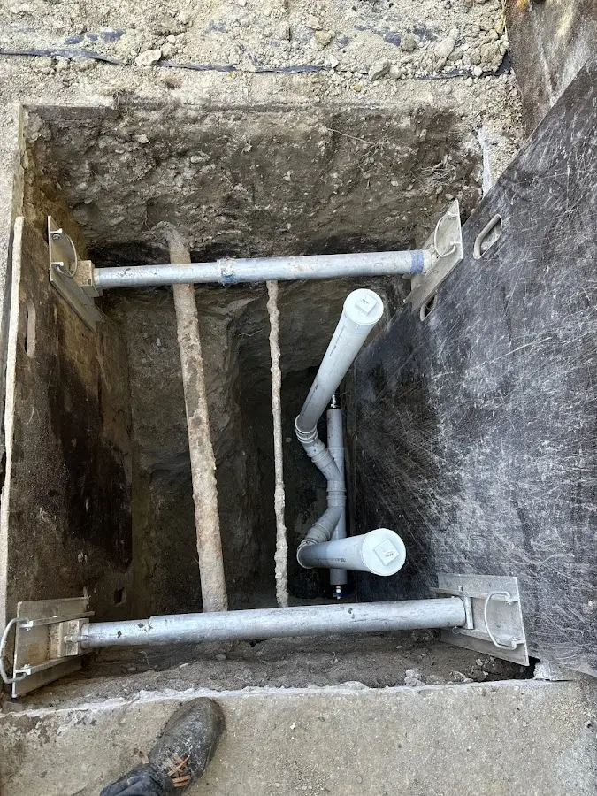 Experienced plumber completing Drain Cleaning work in Bellefontaine Neighbors